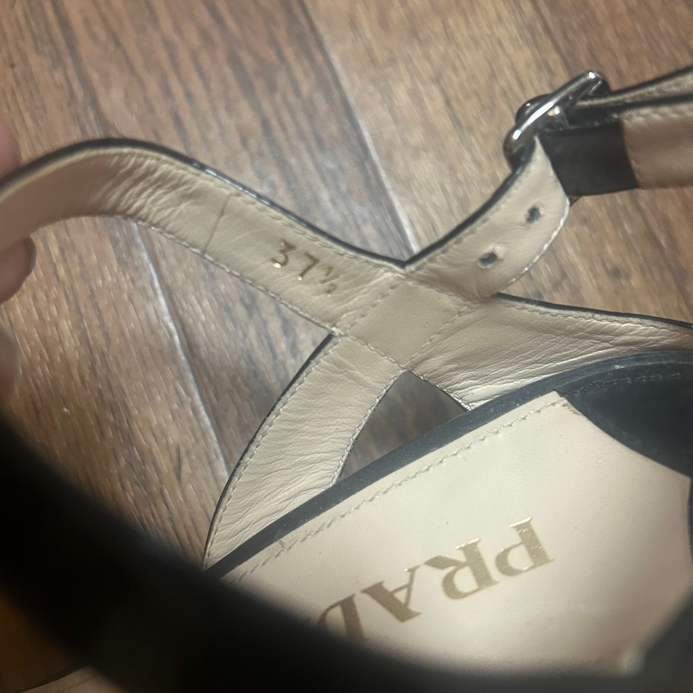 Prada Black Heels Elegant Minimalist Design - Picture 8 of 14